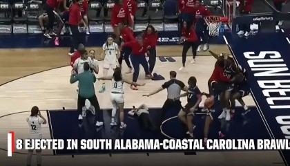 leyu乐鱼-罕见！NCAA女篮爆发斗殴事件：8名球员遭驱逐 女裁判受伤倒地